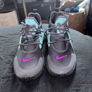 Nike Black and Purple Sneakers with Secure Fit